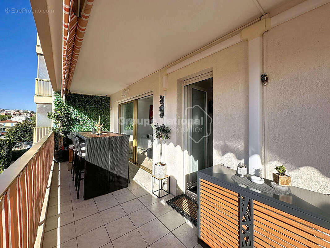Appartement à SAINT-LAURENT-DU-VAR