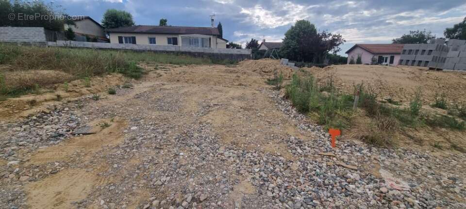 Terrain à SAINT-JEAN-DE-THURIGNEUX