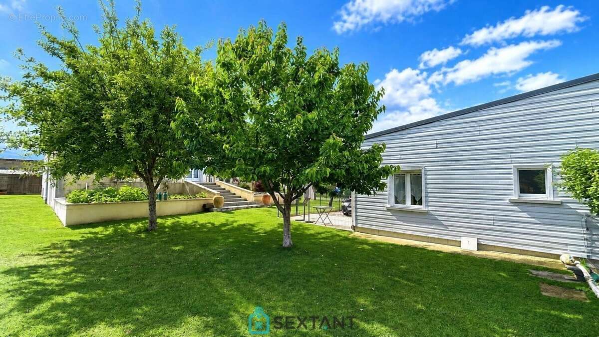 Pavillon familial de 140 m² avec dépendance aménagée, sous-sol complet et grand terrain de 1 000 m² - photo 17