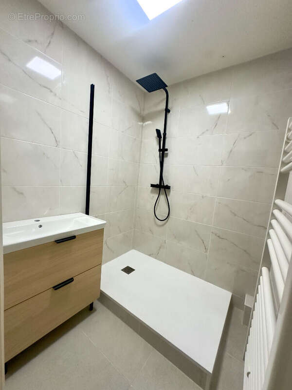 Appartement T4, 82 m2 rénové en dernier étage - photo 5