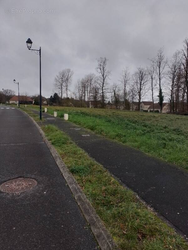 Terrain à RESSONS-LE-LONG