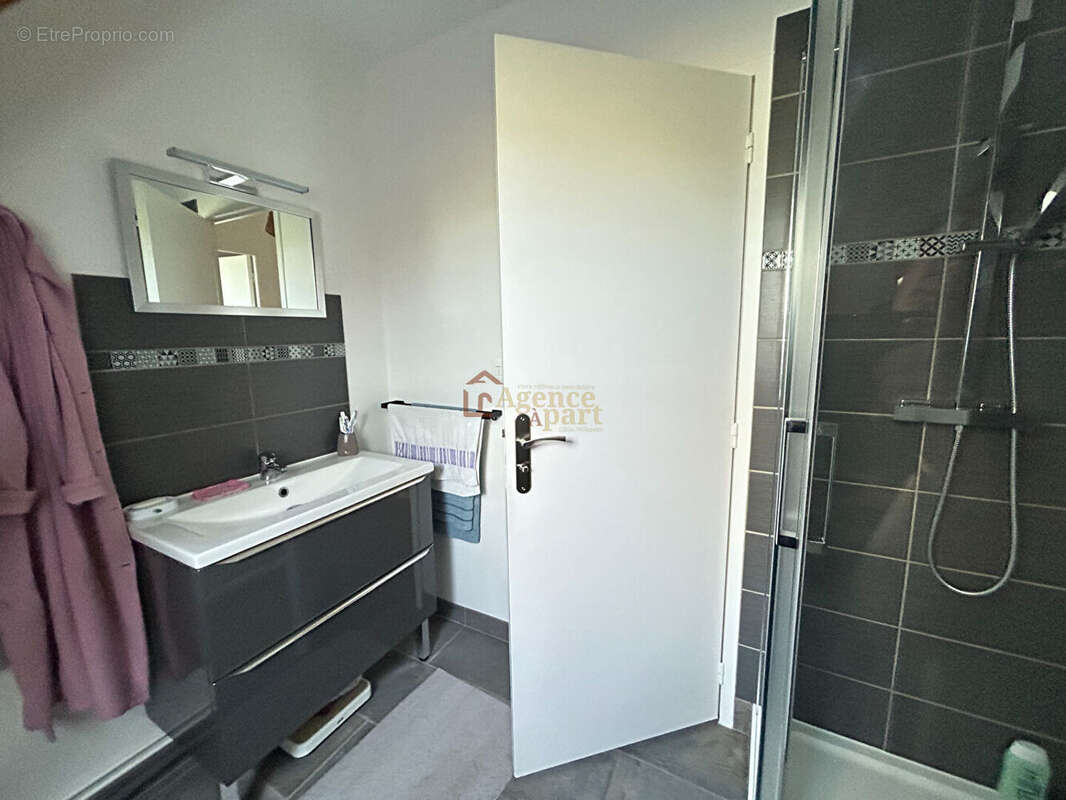 Maison à BELLENGREVILLE