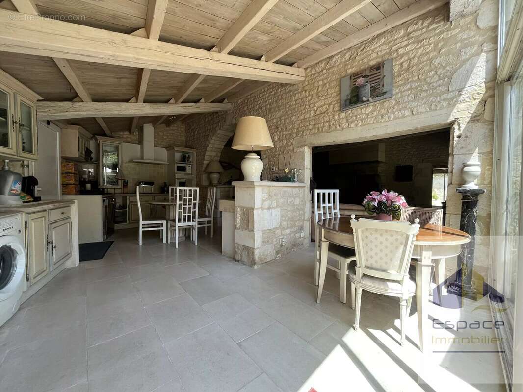 Maison à MONTROY
