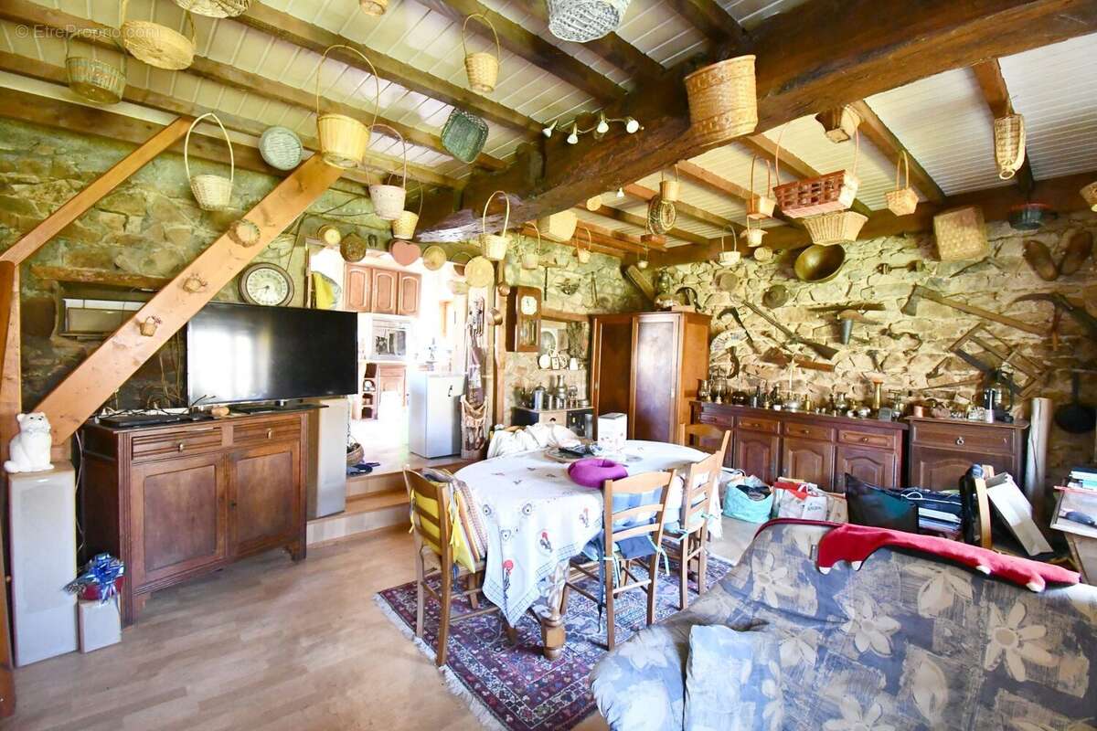 Maison à CUSSY-EN-MORVAN