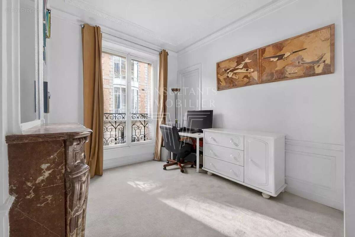 Appartement à PARIS-16E