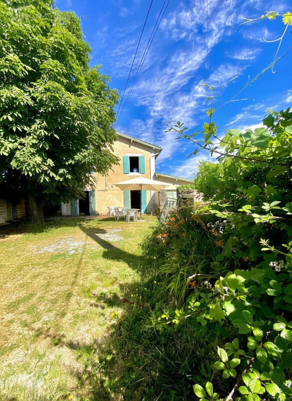 Maison de charme à un fort potentiel d'environ 85 m2 avec 591 m2 de terrain à Ardoix... - photo 17