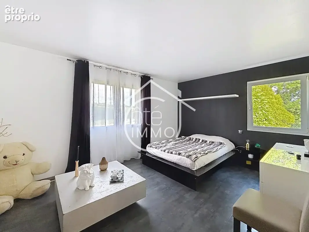 GUILLAC - Superbe propriété de 163 m2 de plain-pied avec piscine - photo 10