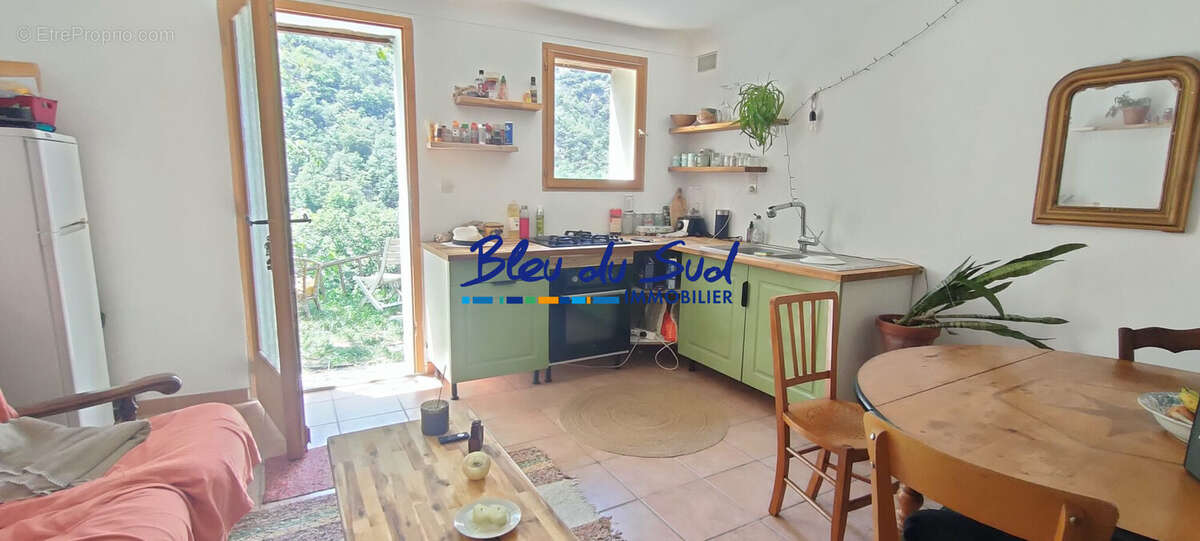 Cuisine partie rénovée - Maison à JUJOLS