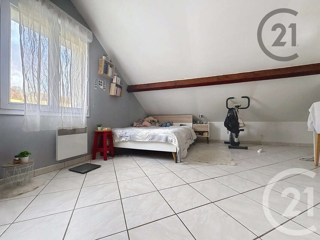 Maison 92 m² à Provins  - photo 8