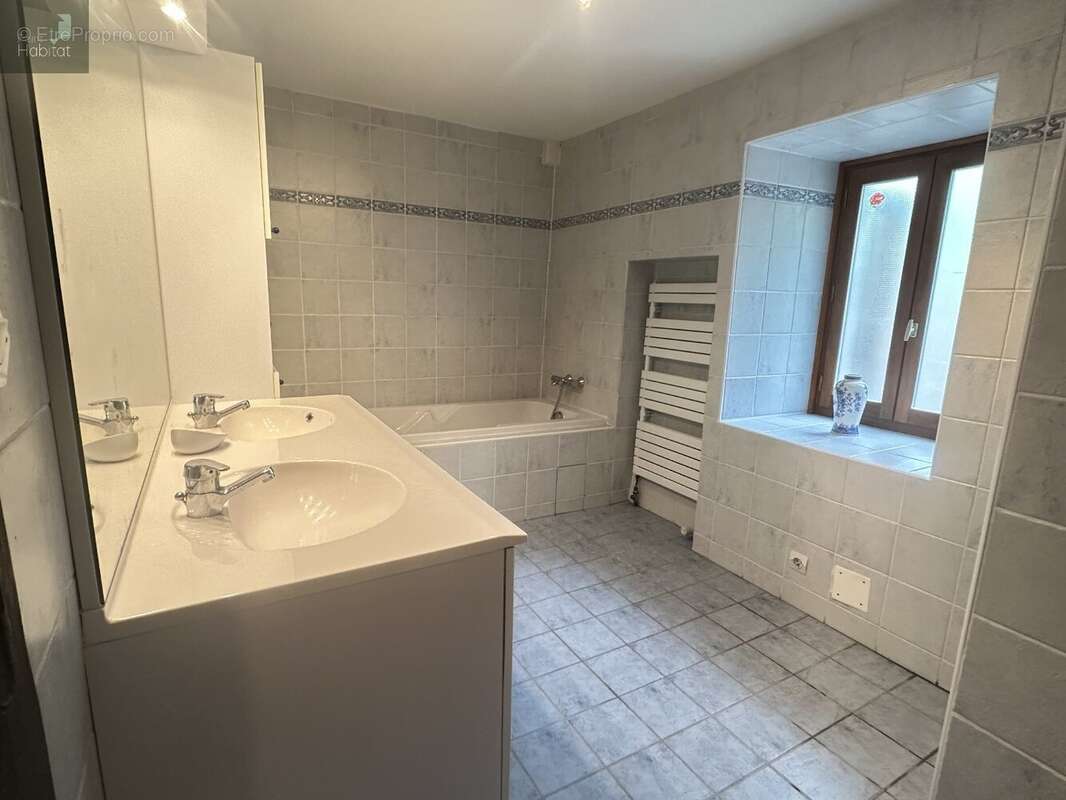 Maison à MEZILHAC