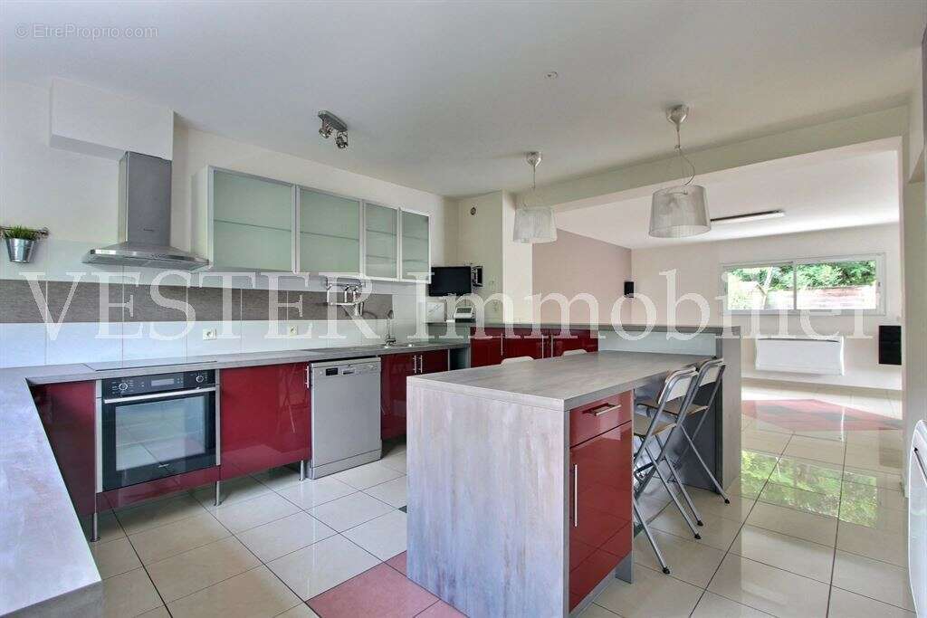 Maison 200m² 8 pièces qui peut être aisément transformée en bureaux - photo 2