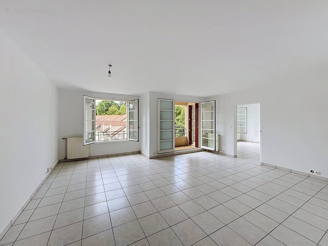 Séjour double  - Appartement à BUC