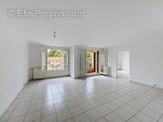 Séjour double  - Appartement à BUC