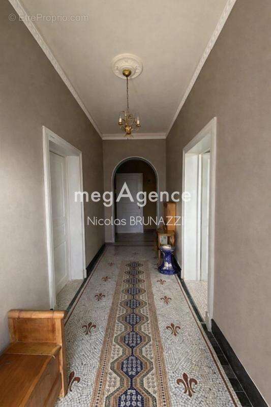 Maison à AMBRIERES-LES-VALLEES