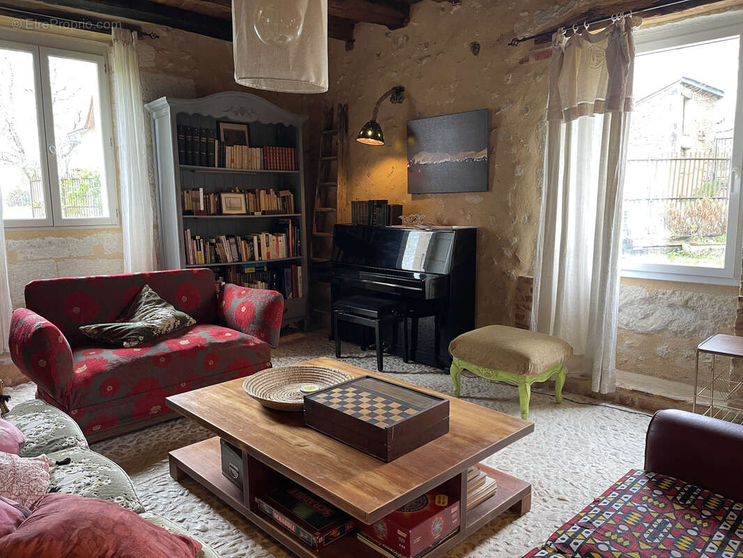 Maison à CHAMPCEVINEL