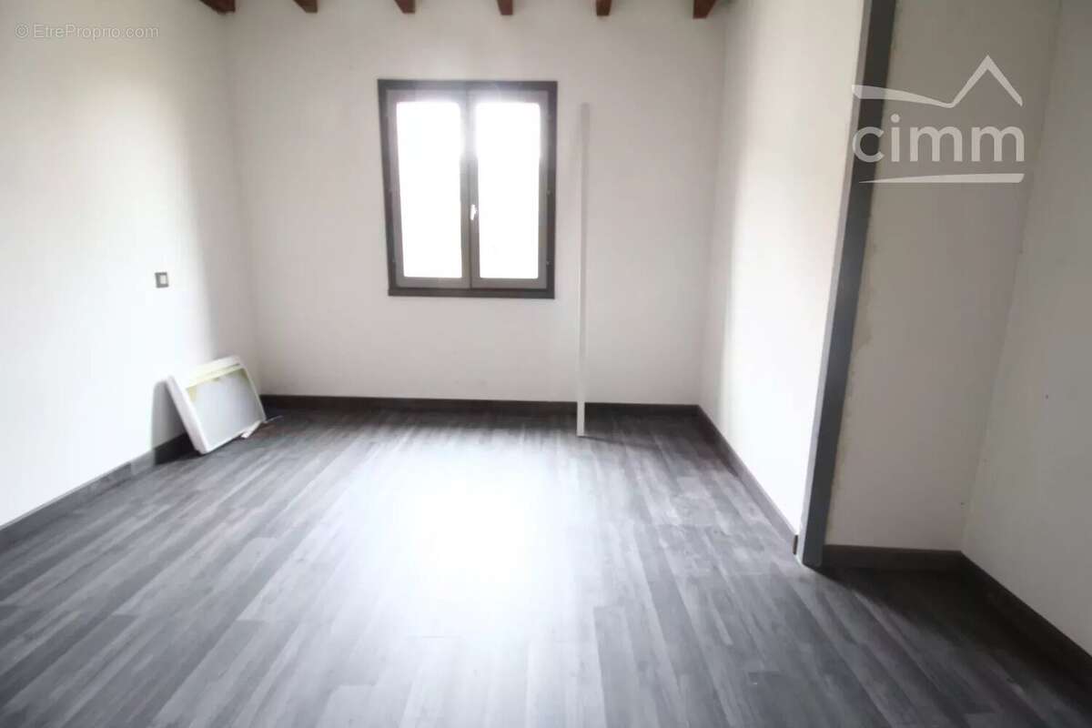 A vendre maison avec jardin et cour - photo 5