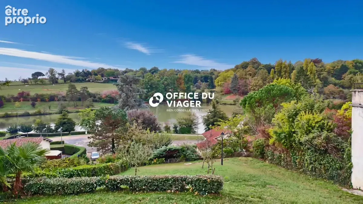 Maison - 5 pièces - 166,21 m² - photo 1