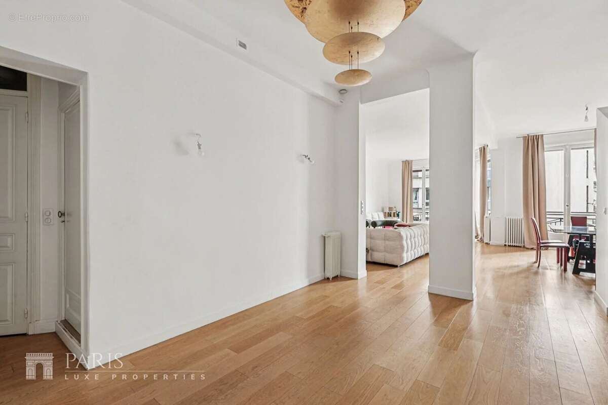 Appartement à PARIS-16E