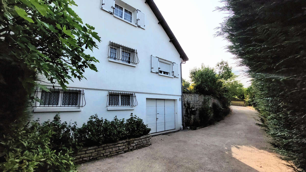 Maison à PONT-SUR-YONNE