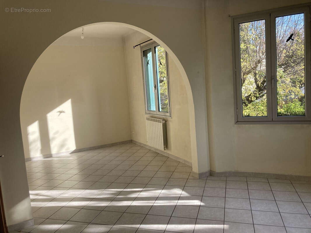 CHARLEVAL Maison T6, 110 m² en R+1 , garage - photo 8