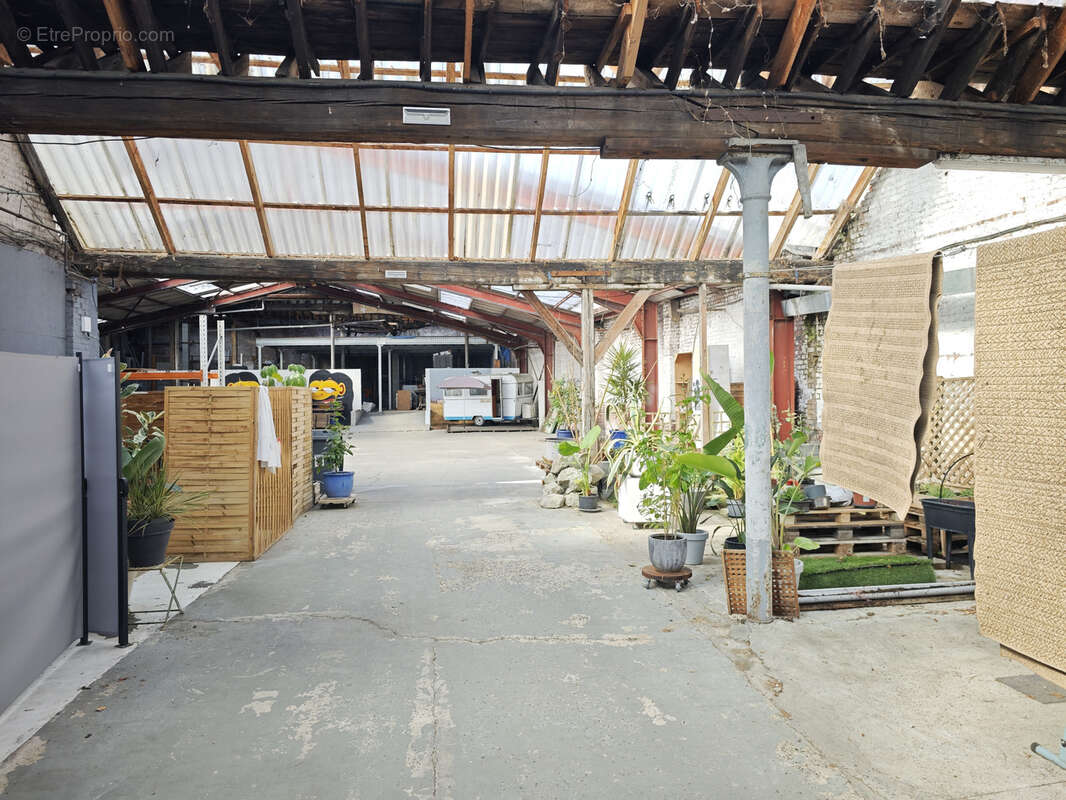 À vendre ensemble immobilier professionnel de 4 060 m2 sur 5 506 m2 de terrain - photo 2