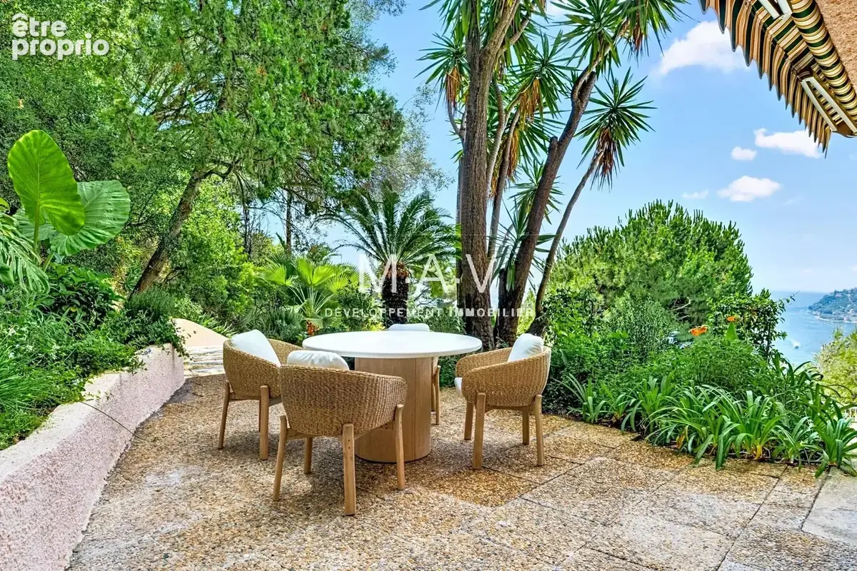 Villefranche-sur-mer/ appartement villa 3 pièces au calme luxueusement rénové terrasses jardin vue mer panoramique piscine - photo 9