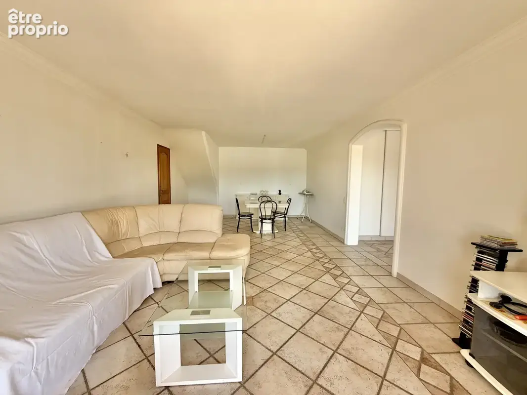 Villa mitoyenne d'un cote avec appartement independant - photo 8