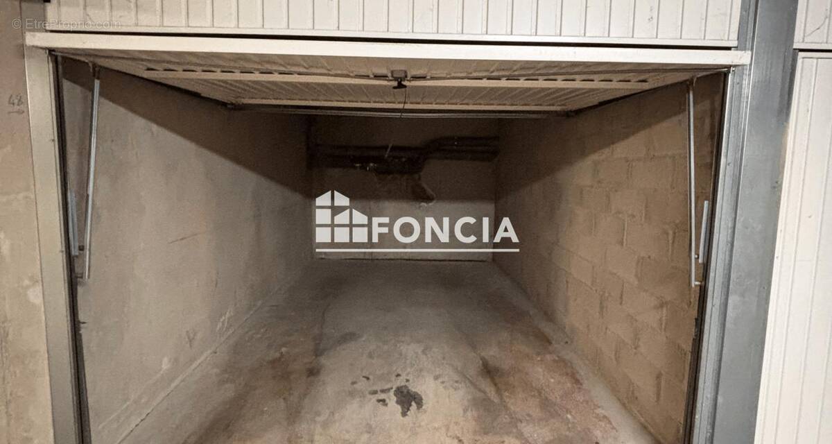 Parking à MARSEILLE-15E