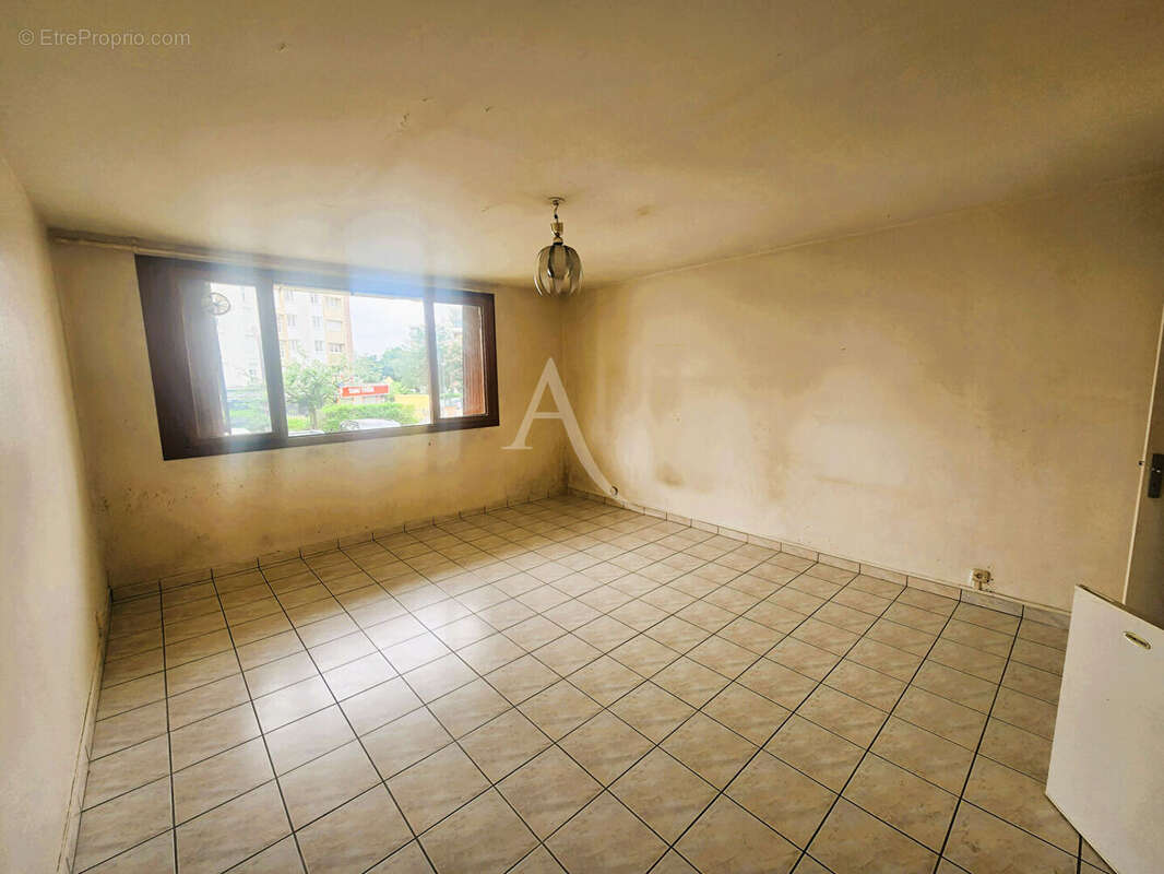 Appartement à FRESNES