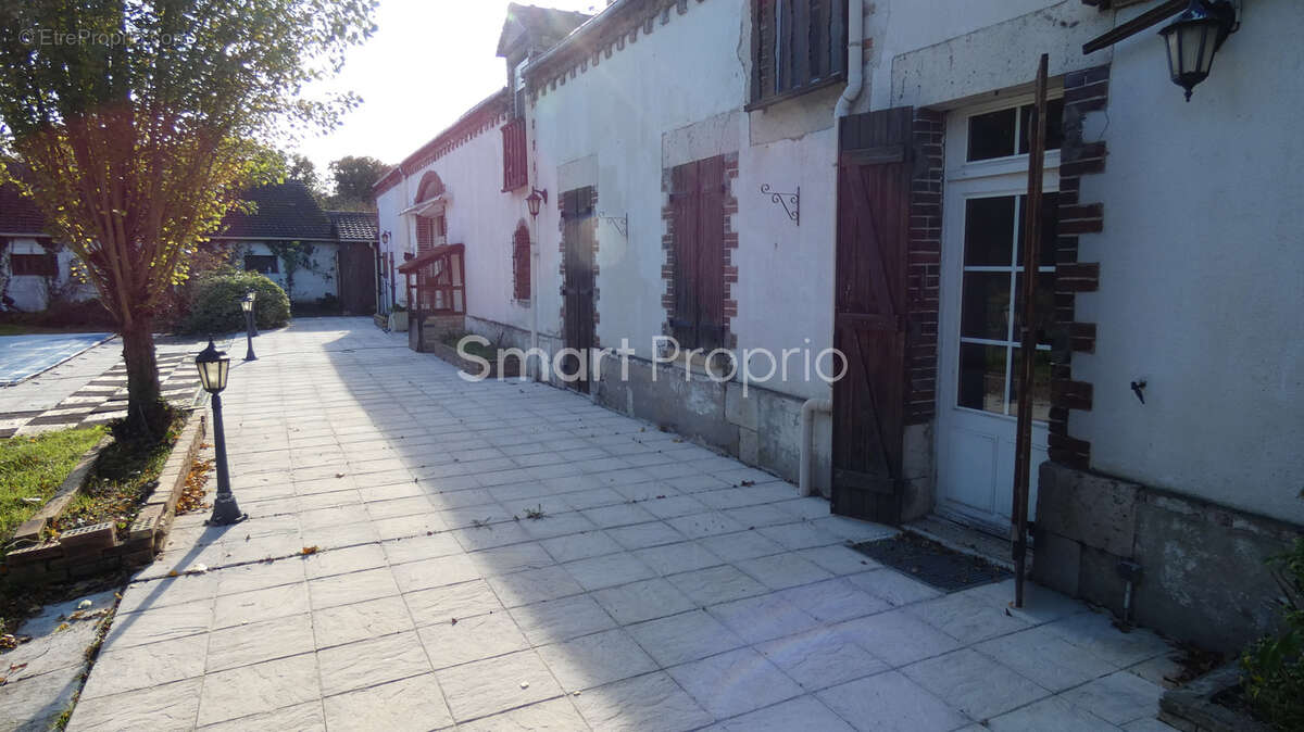 OPPORTUNITÉ RARE : Charmante longère à Pannes (45), 7 pièces 251 m2 1874 m2 - photo 3