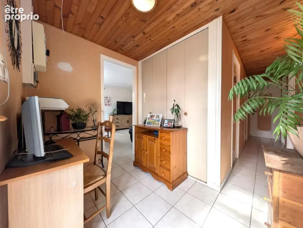 Saint-Léger-sur-Roanne — Maison de plain-pied 99m², 4 chambres et terrain de 2 224 m² - photo 9