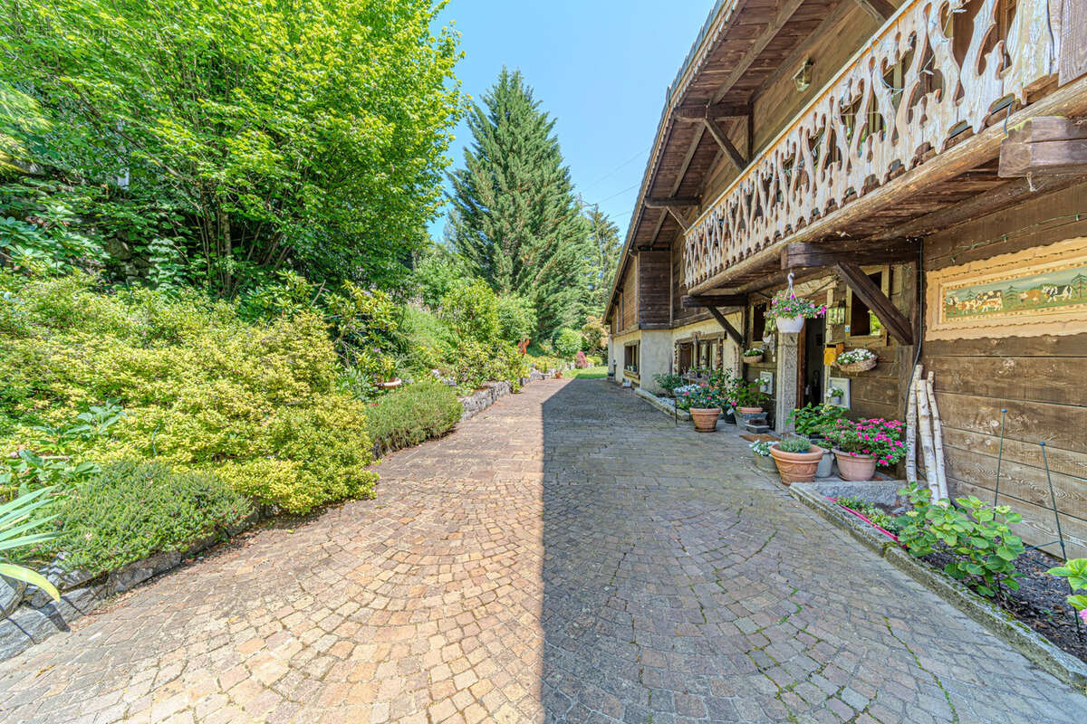 Chalet d’exception 8 pieces   350 m2 sur terrain  5000 m2  chatillon-sur-cluses - photo 25