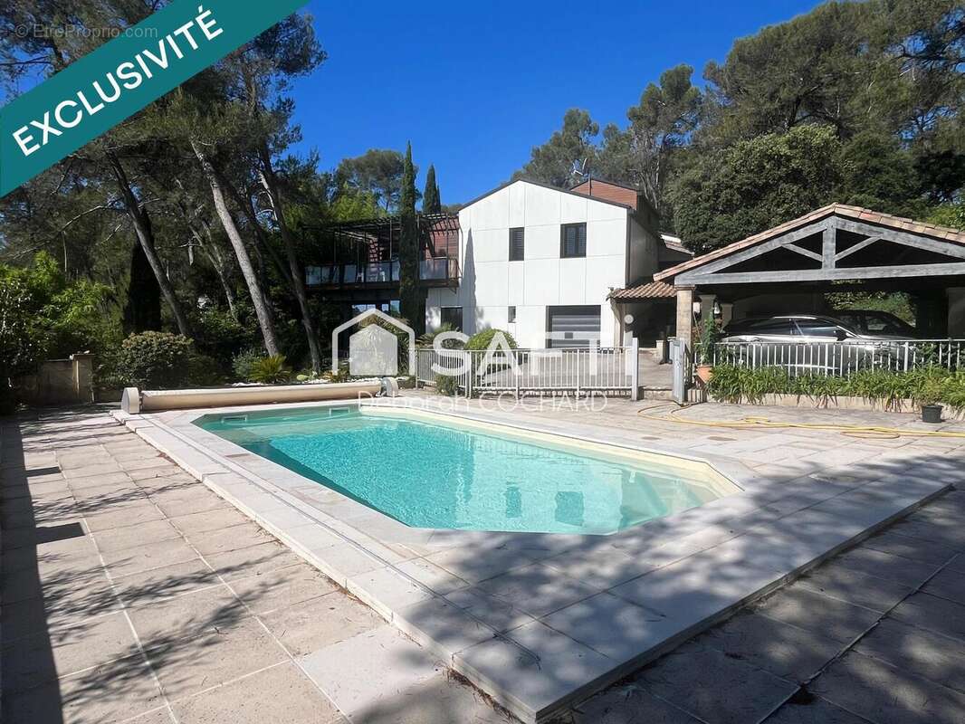 Maison 256 m² à Saint-Clement-De-Riviere  - photo 2