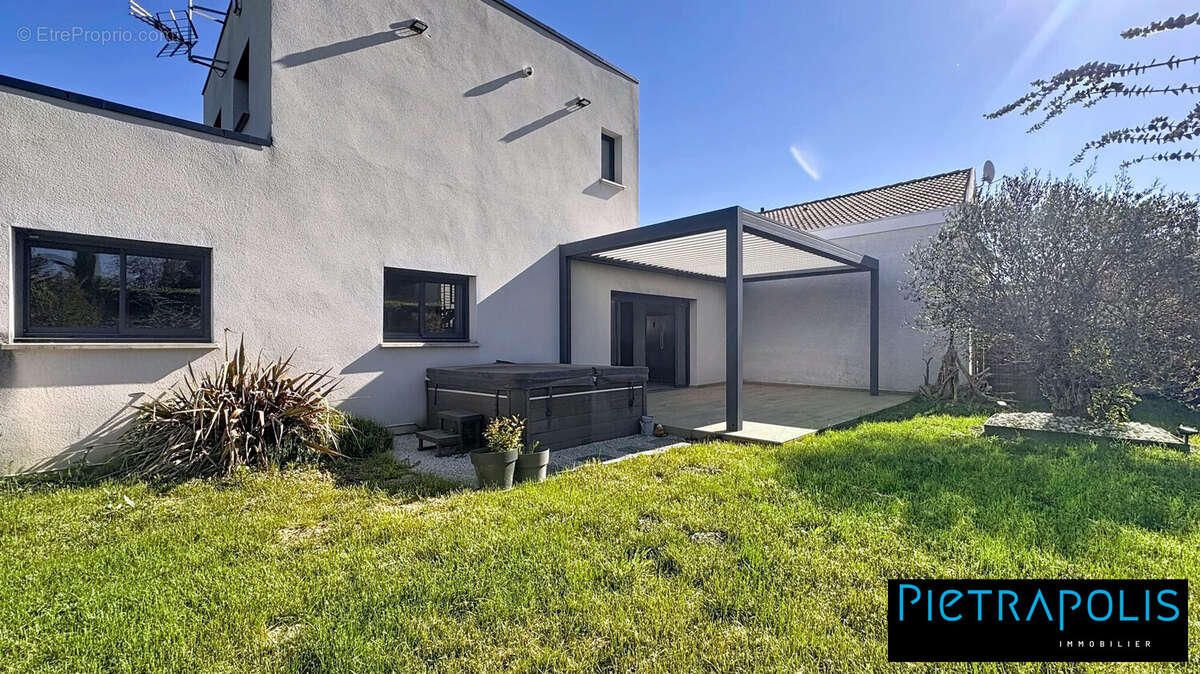 Maison 128 m² à Reyrieux  - photo 2