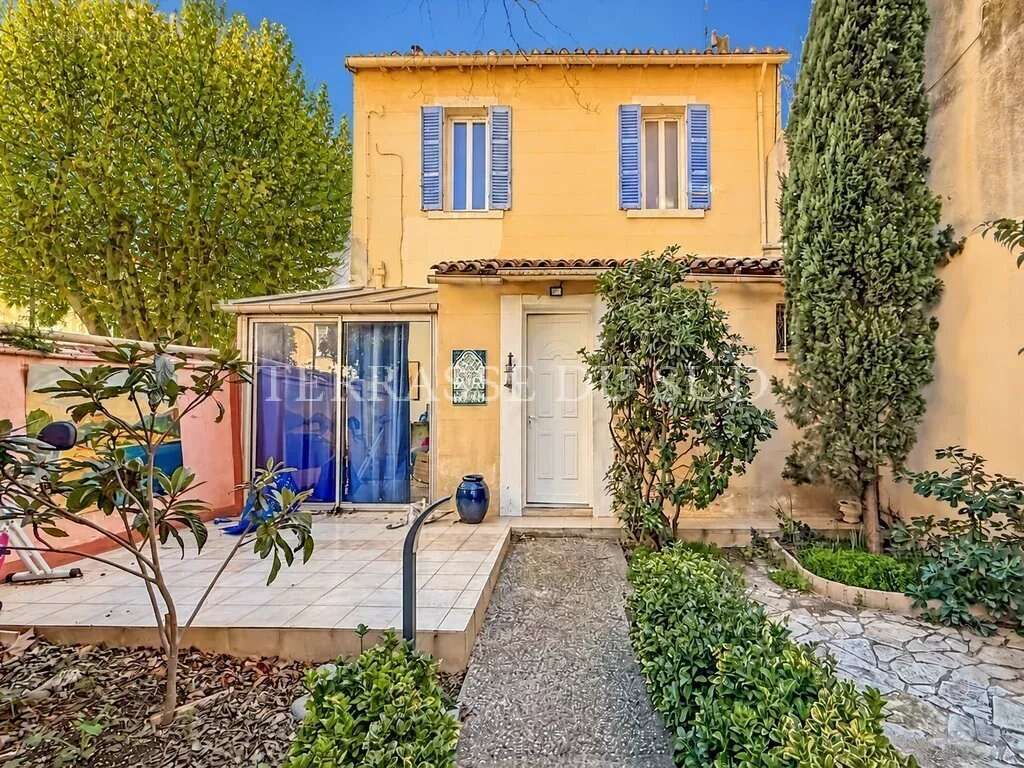 Vente Maison 4/5 Pièces de 101 m2 + Dépendance de 30 m2 sur Parcelle de 496 m2 avec Terrasse et Jardins - Baille/Sainte Cécile M - photo 3