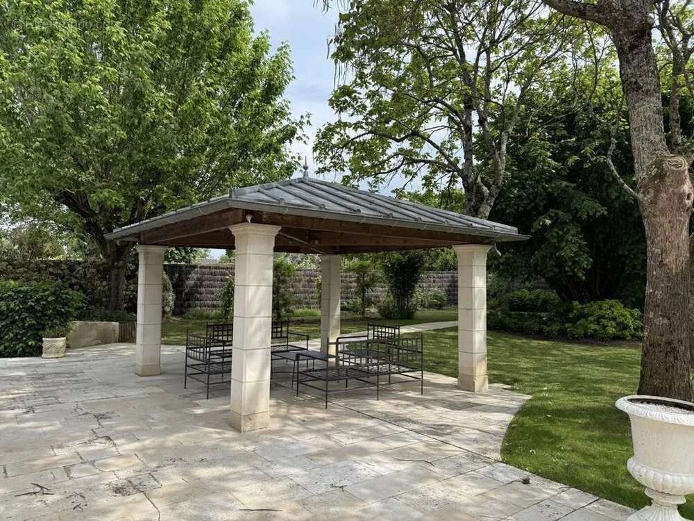 Maison à SAINT-CYR-SUR-LOIRE