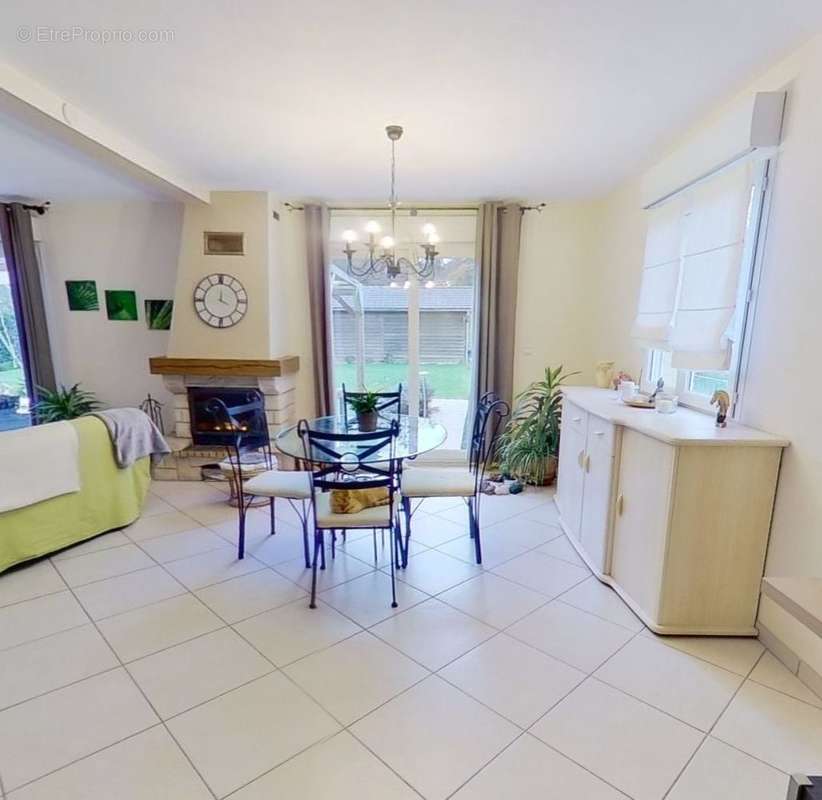 Maison à SCIENTRIER