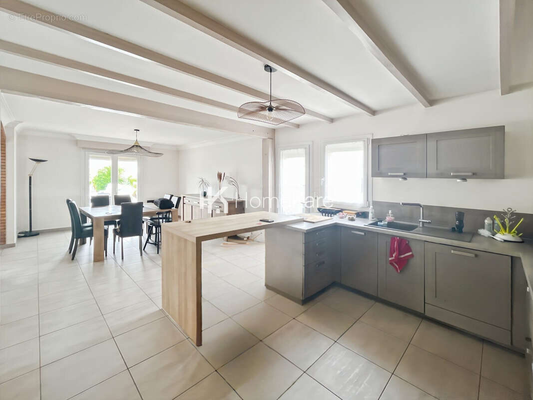 Maison 200 m² à Saint-Jory  - photo 4