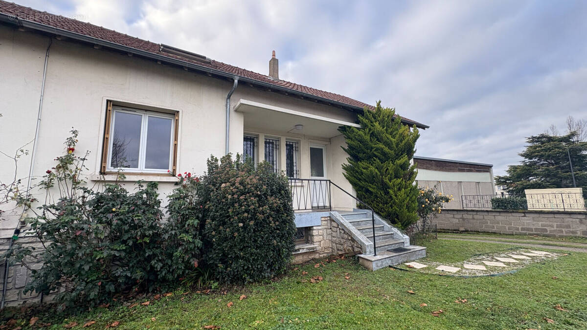 Maison à YZEURE