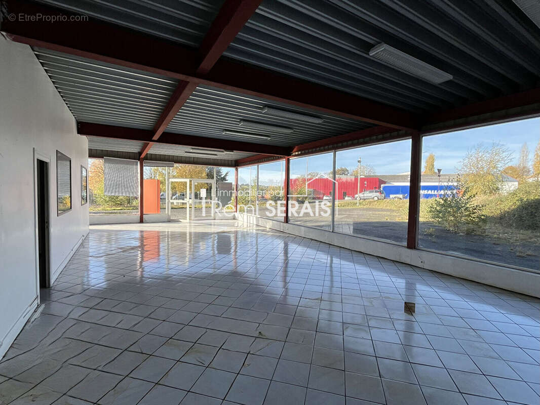 Commerce à CONDE-SUR-NOIREAU