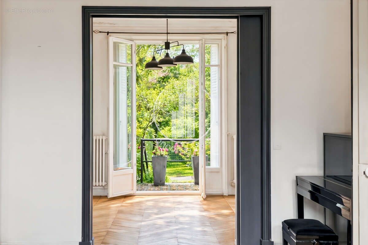 Maison à COURBEVOIE