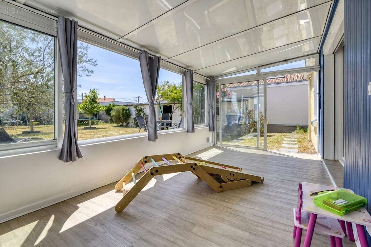 Maison 122 m² à Saint-Sebastien-Sur-Loire  - photo 5
