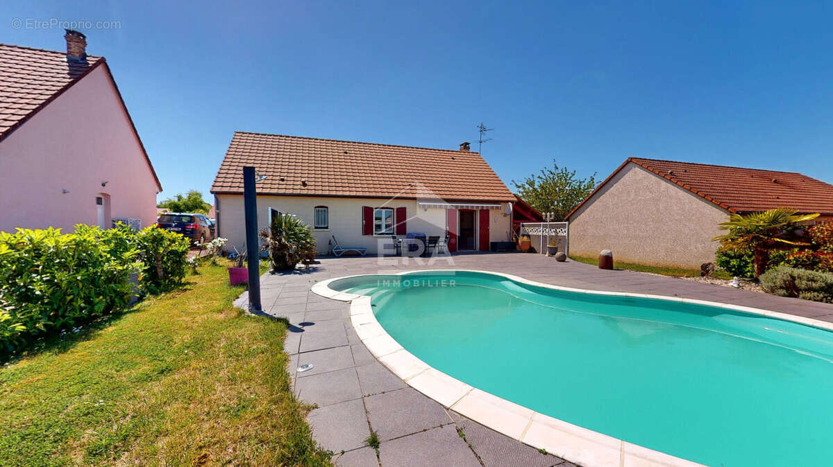 Maison à LA CHAPELLE-SAINT-URSIN