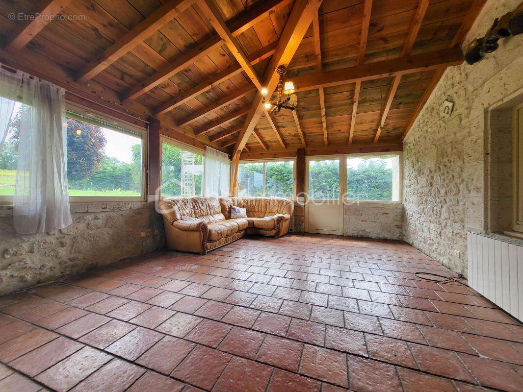 Maison en pierre+ maison locative-hangar et dependances sur parcelle de 8000 m² - photo 9