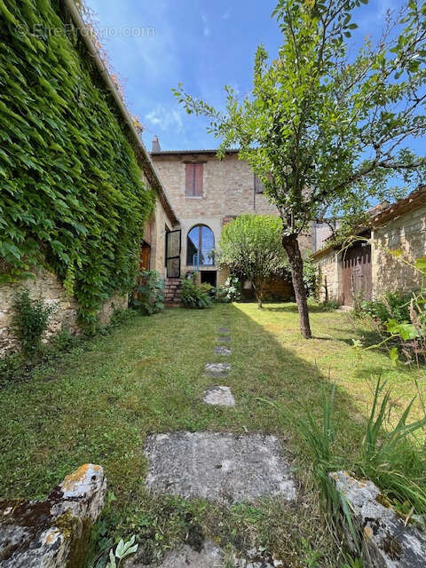Belle maison de village de 265 m2 habitable avec piscine - photo 15