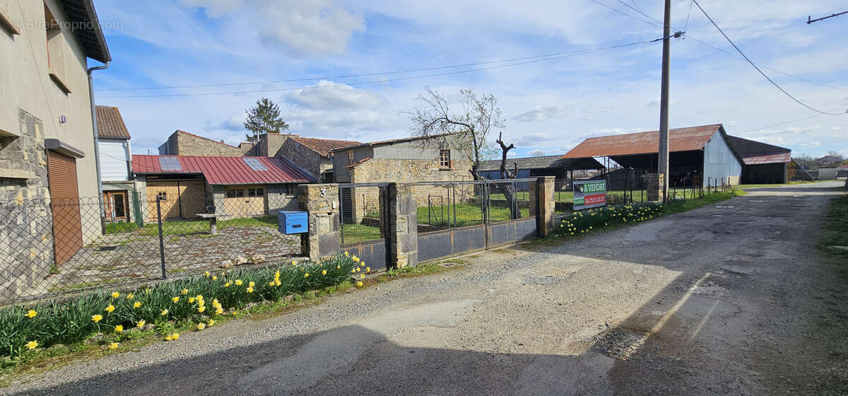 Maison à YSSAC-LA-TOURETTE