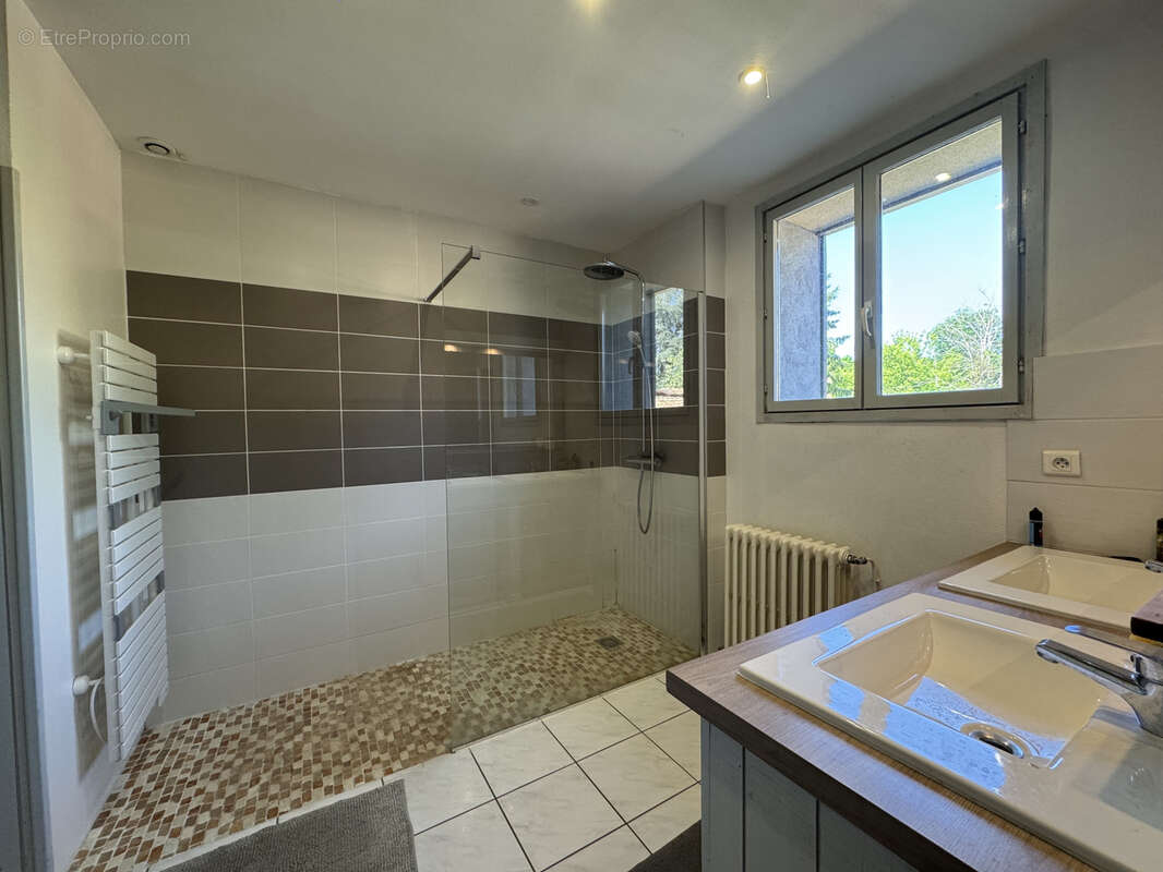 Maison à PUJOLS-SUR-CIRON