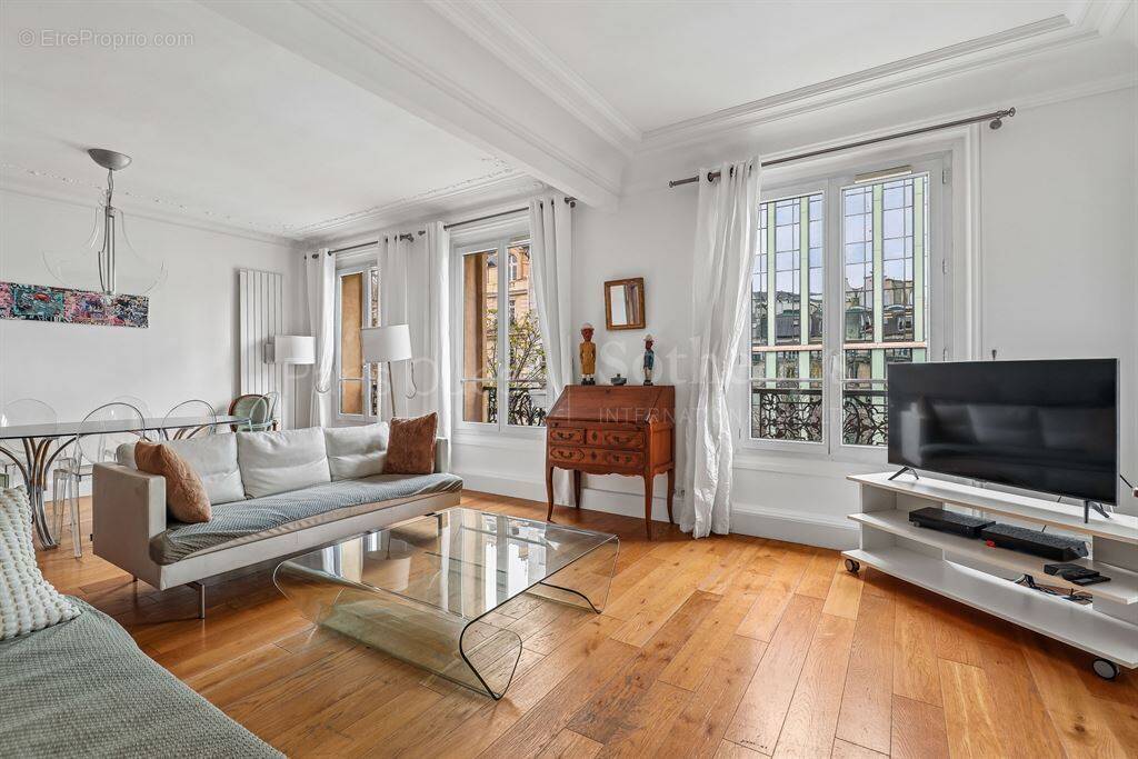 Appartement à PARIS-17E