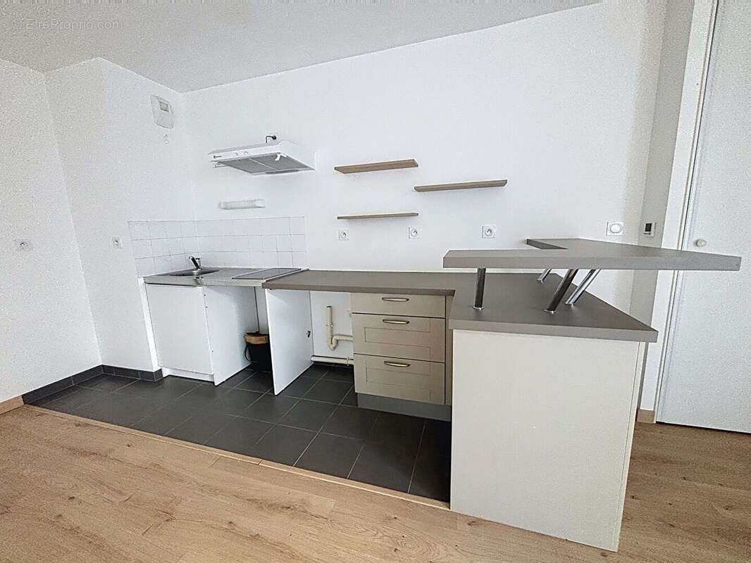 2 pièces - à vendre - Arsenal-Redon - terrasse - parking - récent - photo 4