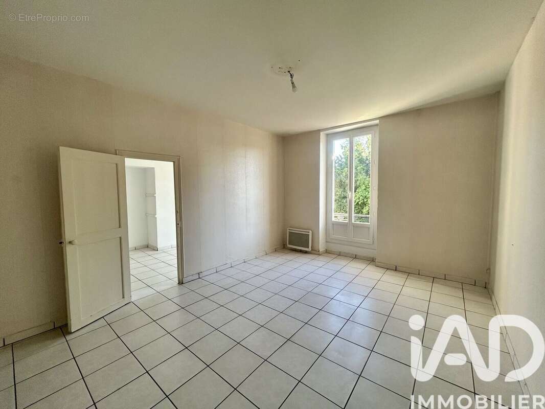 Maison 133 m² à Montblanc  - photo 7